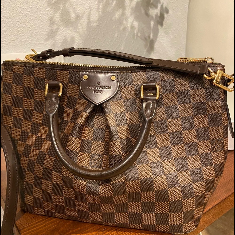 AUTHENTIC LOUIS VUTTON PURSE
